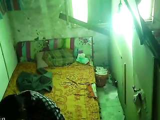 棚户区站街女暗拍很会玩的民工大哥换着体位玩新脸孔靓妹