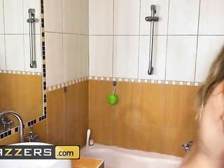 Brazzers - Big tit Girls Candy Alexa & Kira Queen Satisfy their Pussies together in the Shower