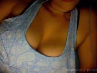 flirty girl from Chile with great tits and lips