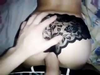 Ehefrau laest sich im Ehebett ficken