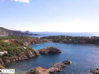 Sexy chica gave herself to a bald bourgeois