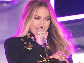 Jennifer Lopez dance in lecherous dress