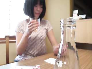 สาวญี่ปุ่นกางขาของเธอกว้างและเย็ดหนักขึ้นกว่าเดิม