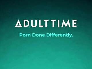 Veronica Leal organizes a pussy eating circle during a naughty lesbian sleepover