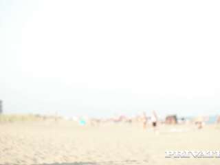 Unchained bitch seduced the swimmer for fuck ass