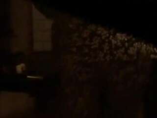 温泉屋敷に布団を敷きに来てセックスした家政婦を誘惑！