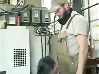 İş Yerinde Turist kızı Yakalanmadan Sikmeye Çalışıyor