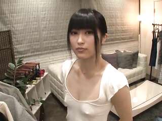 ノーブラ！？ 乳首の硬さに気づかずに働くことに興奮した小胸美店員…【パート4】