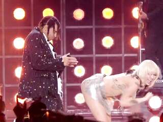 Miley Cyrus - New Year’s Eve Party 2022.mp4