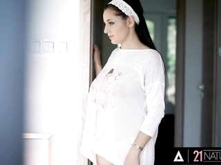 Sherill Collins' Boyfriend Pulls out just in Time for HUGE CUMSHOT!