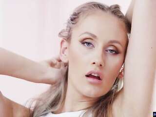 To get an orgasm, Linda Leclair spreads her legs in front of her boyfriend and skillfully sucks his dick