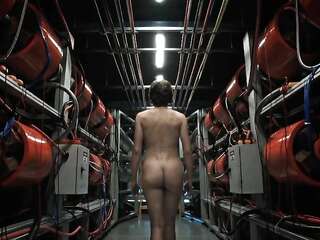 Movie and TV actress Carrie Coon fully naked in The Leftovers