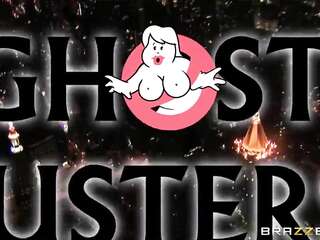 Cazafantasmas porno protagonizaron una orgía lésbica y follan con un chico