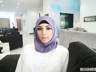 My hijab stepsister wants to become prom queen