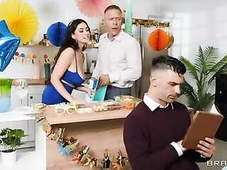 Sneaking sex with my brothers big breasts girlfriend