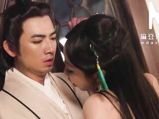 Hãy hóa trang thành một người trong trang phục Halloween để khơi dậy ham muốn tình dục của bạn