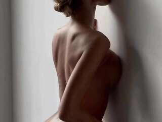 Naked slender beauty Oksana Streltsova