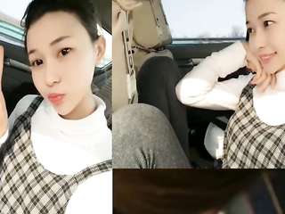 这得多饥渴啊久别小情侣一见面裹硬鸡巴衣服不脱就骑上去.