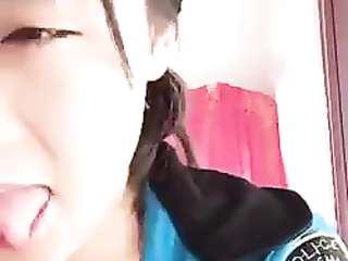 翘起屁股很性感的美女主播阳光下各种姿势换着扣逼道具自慰出水大秀