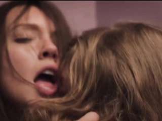 Katie Cassidy Kissing Tracy Spiridakos