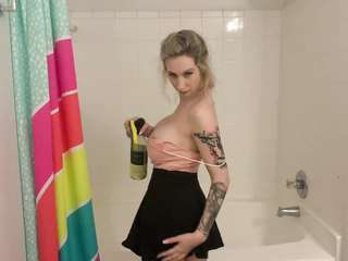 Elizabeth Rabbit Naked Cleaning